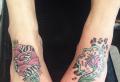Tatuaj pe picior pentru fete pe coapsă